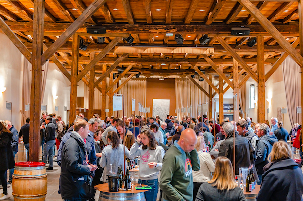 Dégustation de vins au Château de Pizay pour l'événement Bien Boire en Beaujolais - Association Beaujol'art