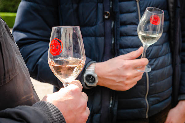 Dégustation de vins au Château de Pizay pour l'événement Bien Boire en Beaujolais, focus sur les verres BBB - Association Beaujol'art